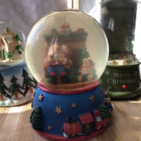 3 Vintage musical 🎶 snow globes Christmas Santa , Snowy House , German No Water - Picture 8 of 8